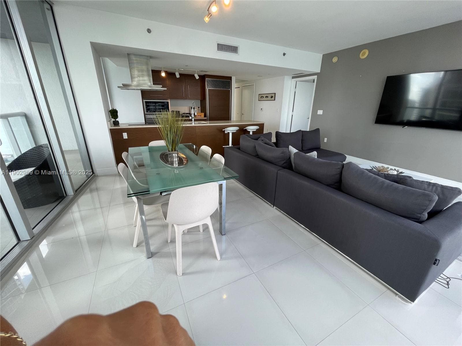 485 Brickell Ave 2602 photo 5