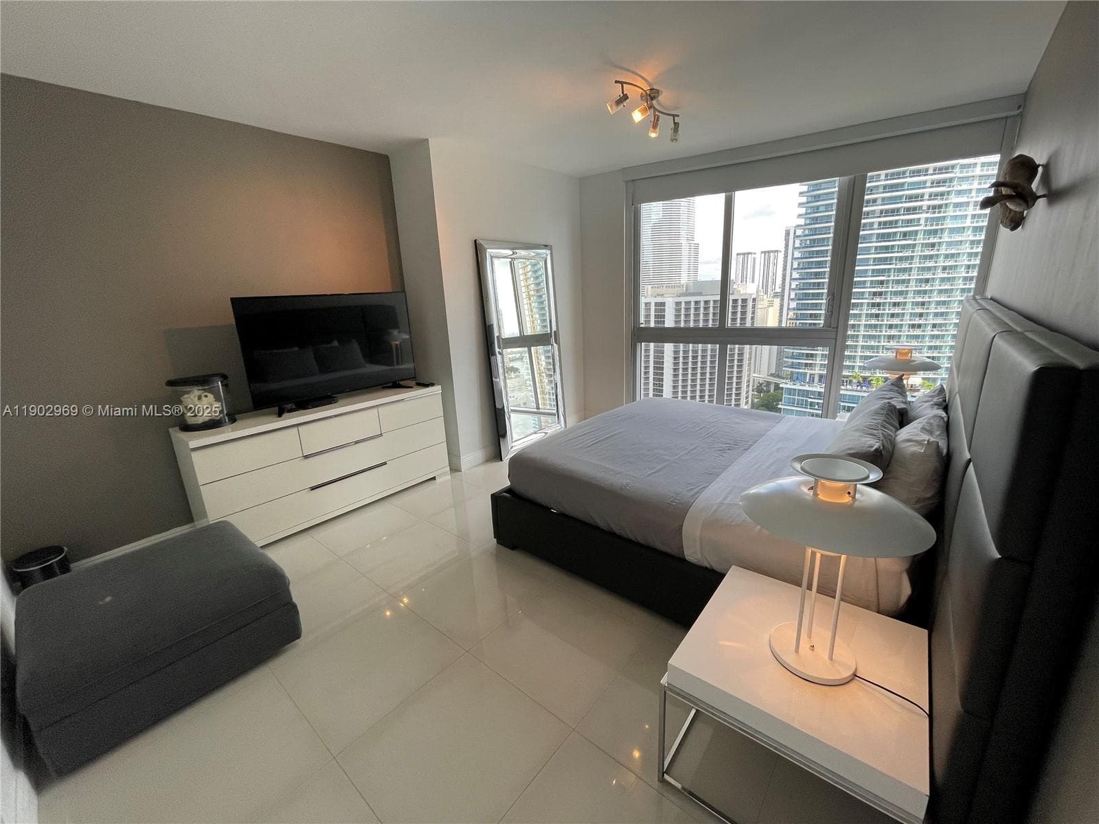 485 Brickell Ave 2602 photo 9