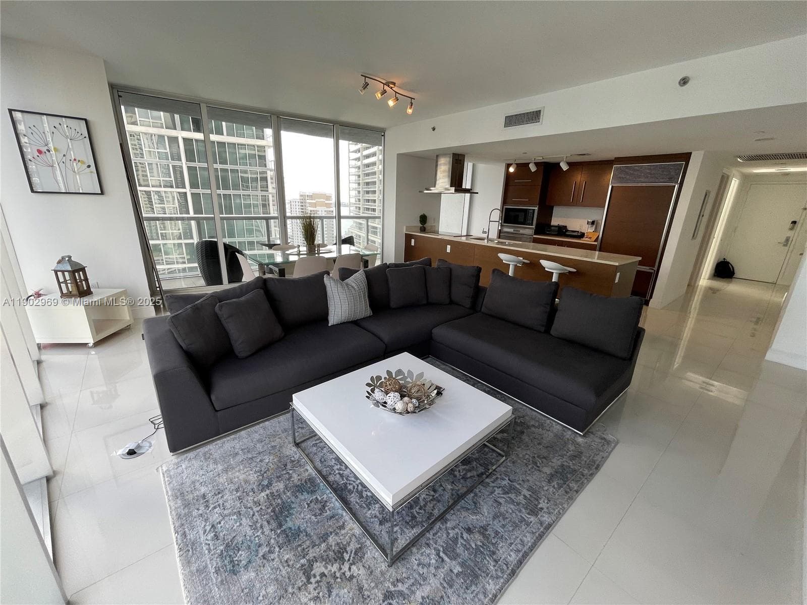 485 Brickell Ave 2602 photo 4