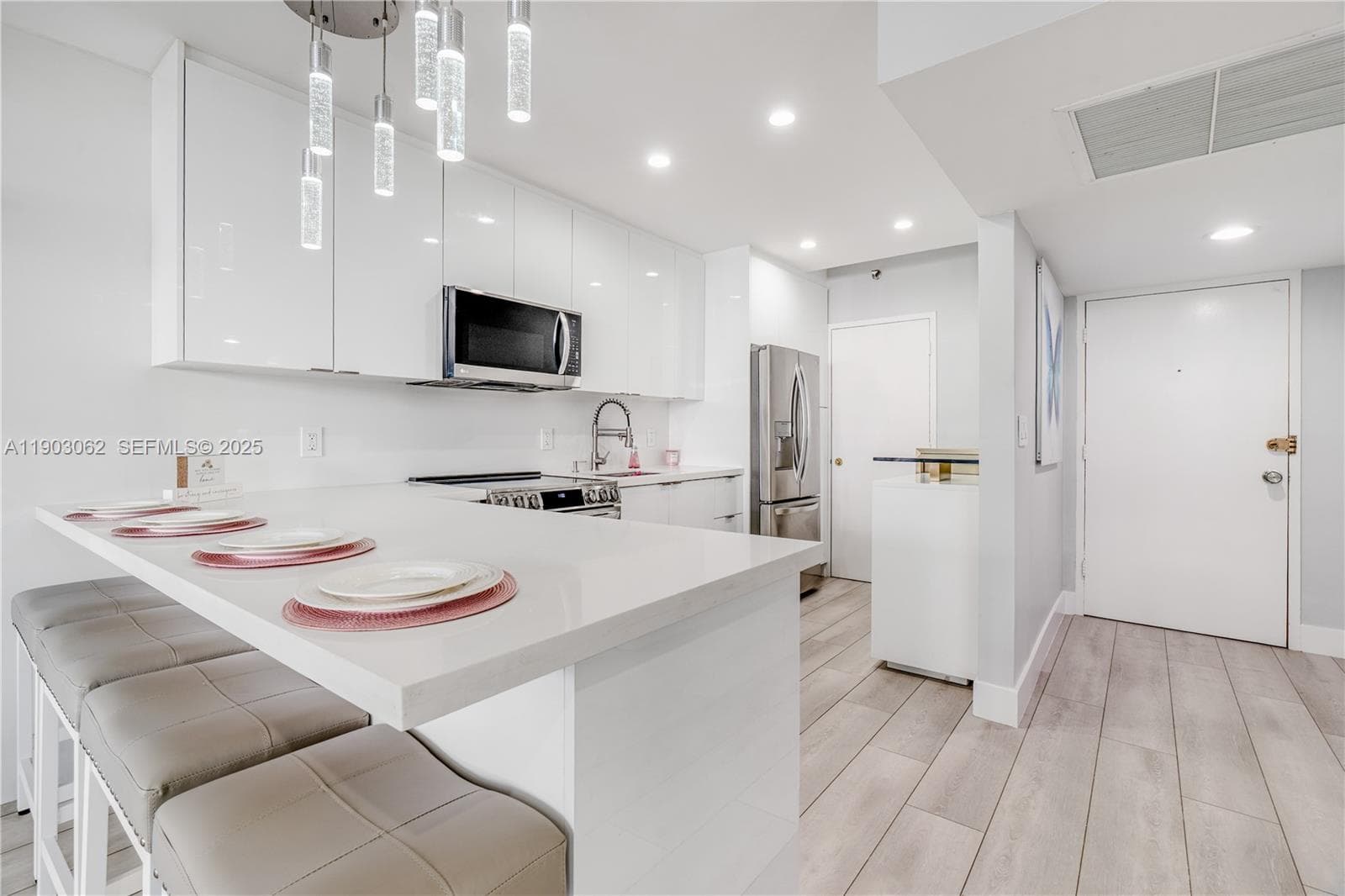 100 Lincoln Rd 323 photo 7