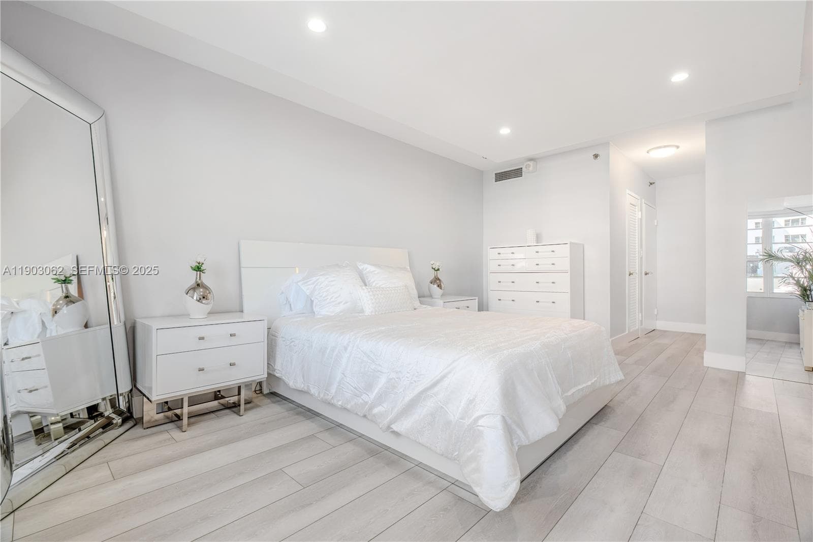 100 Lincoln Rd 323 photo 21