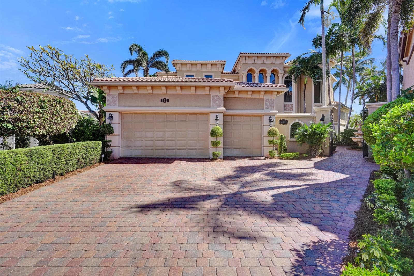 612 Admirals Way photo 3