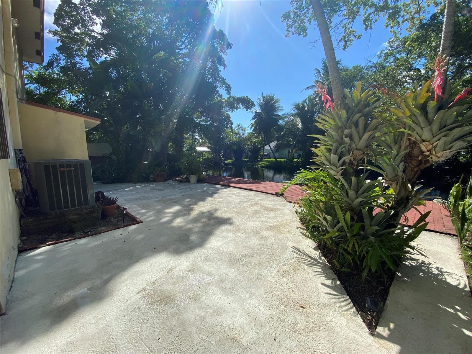 310 SW 11th Court photo 12
