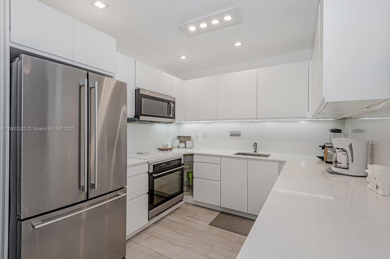 2301 Collins Ave PH21 photo 7