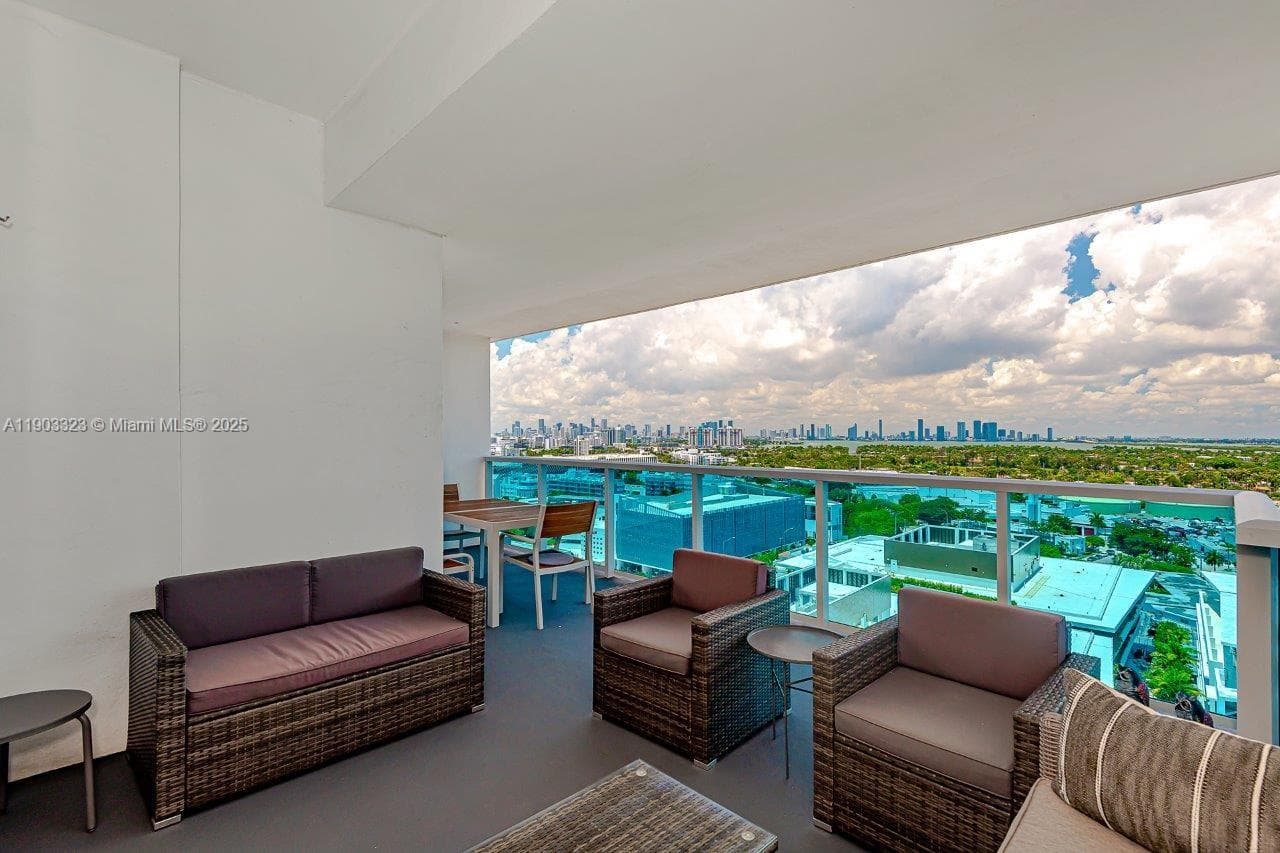 2301 Collins Ave PH21 photo 24