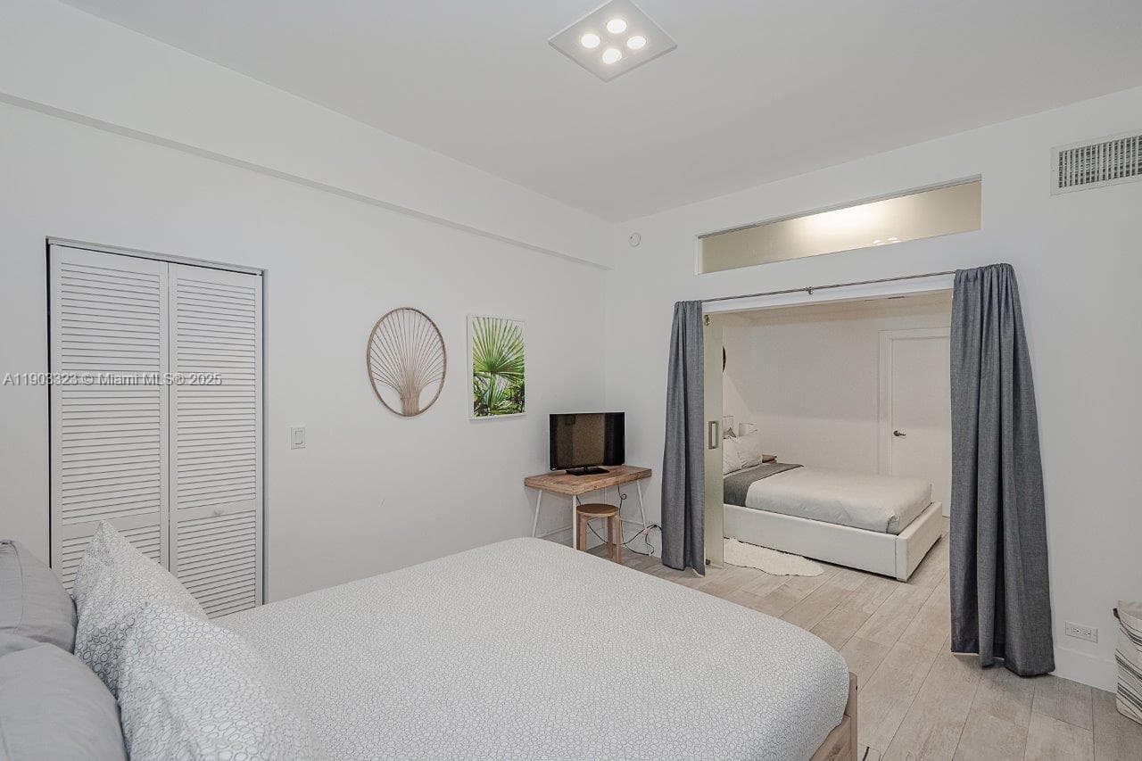 2301 Collins Ave PH21 photo 18