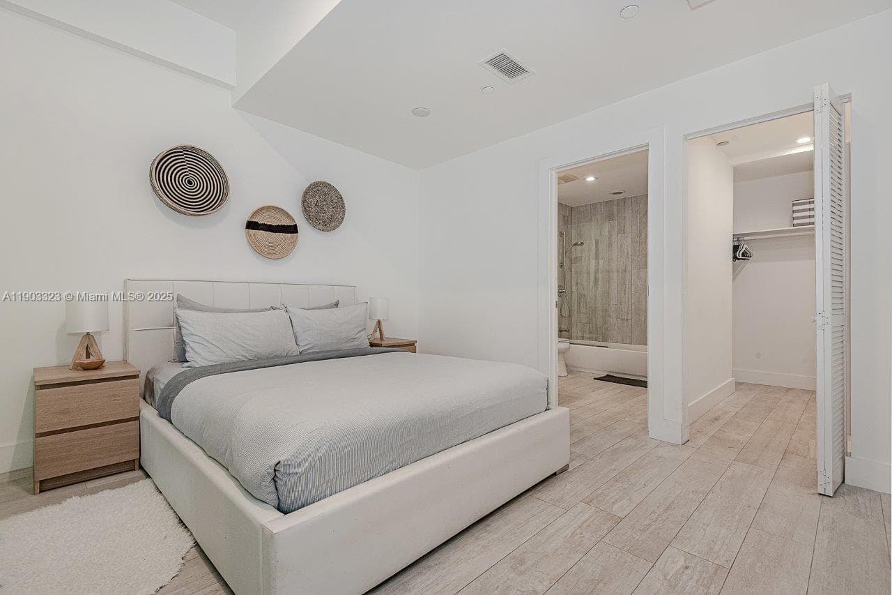 2301 Collins Ave PH21 photo 11
