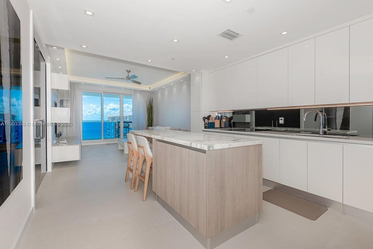 2301 Collins Ave PH20 photo 12