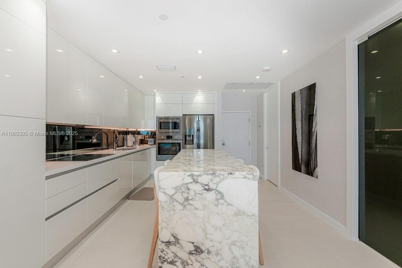 2301 Collins Ave PH20 photo 7