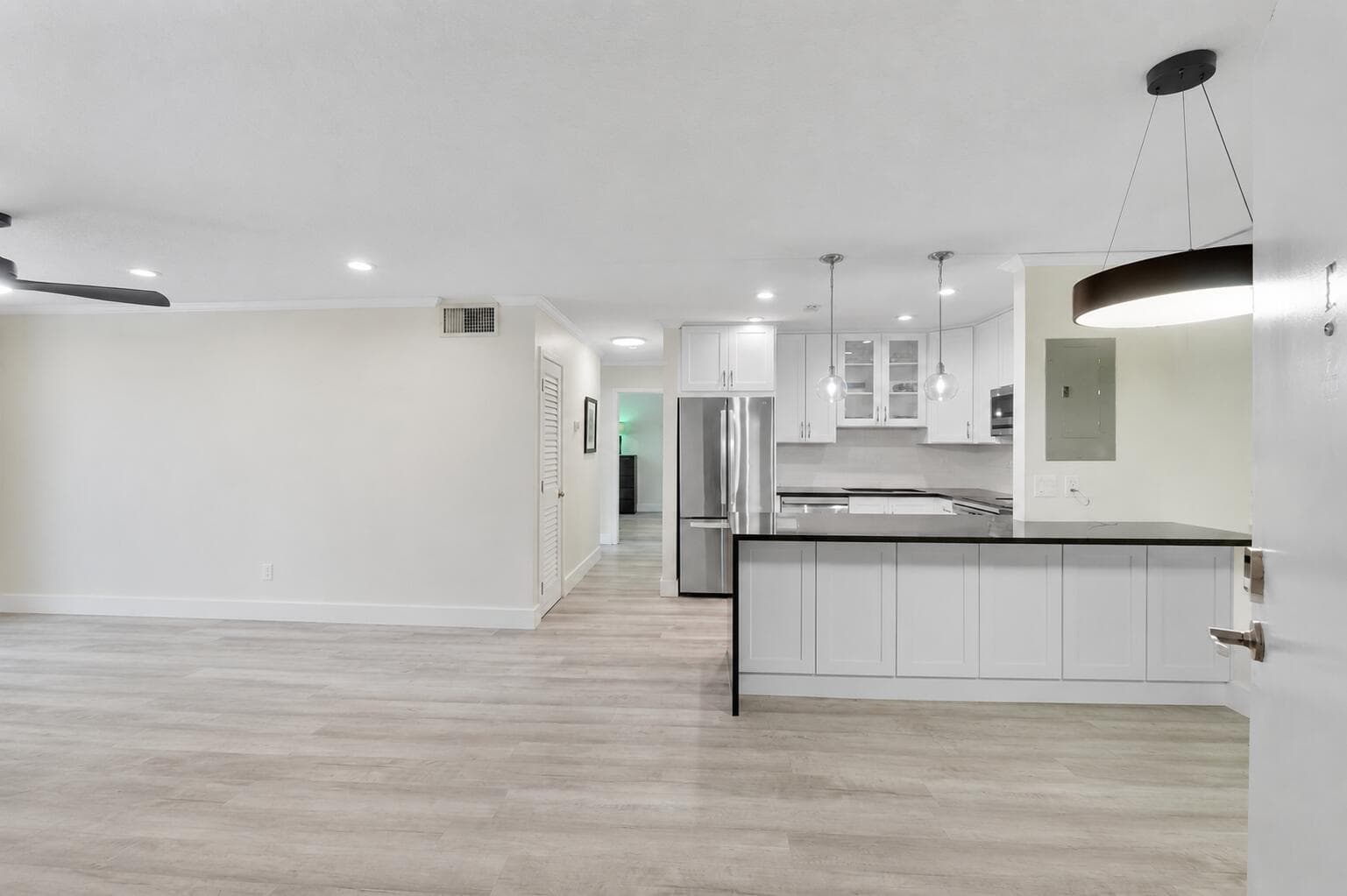 6205 Bay Club Drive 3 photo 2