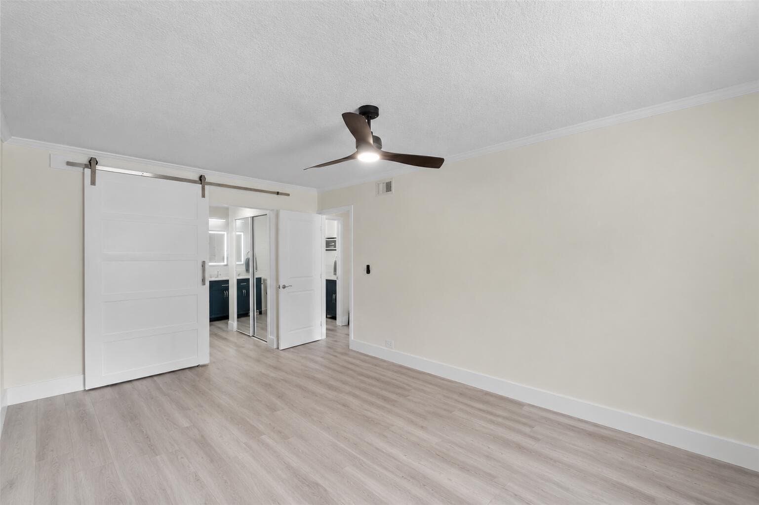6205 Bay Club Drive 3 photo 10