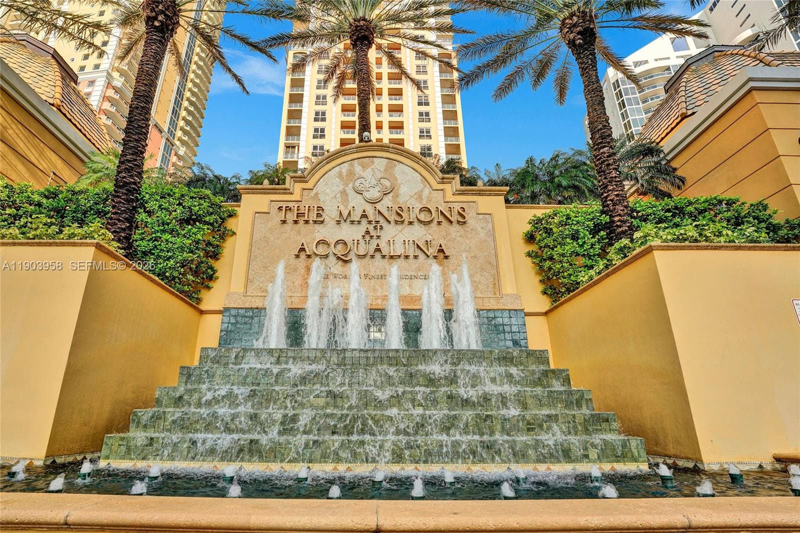 17749 Collins 1402 photo 2