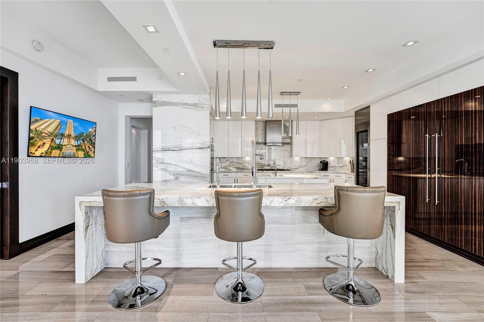 17749 Collins 1402 photo 22