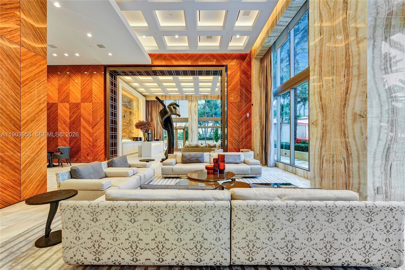 17749 Collins 1402 photo 3