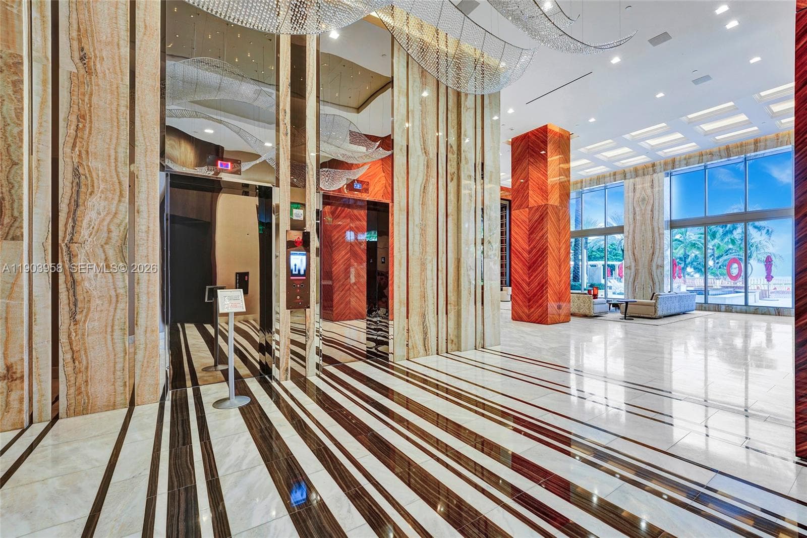 17749 Collins 1402 photo 5