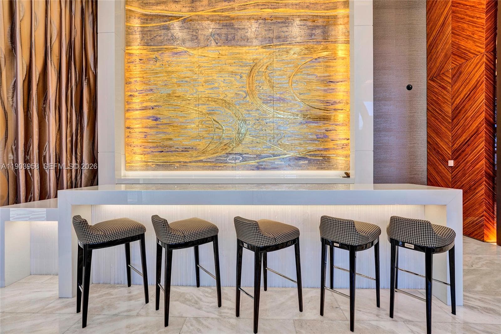 17749 Collins 1402 photo 4