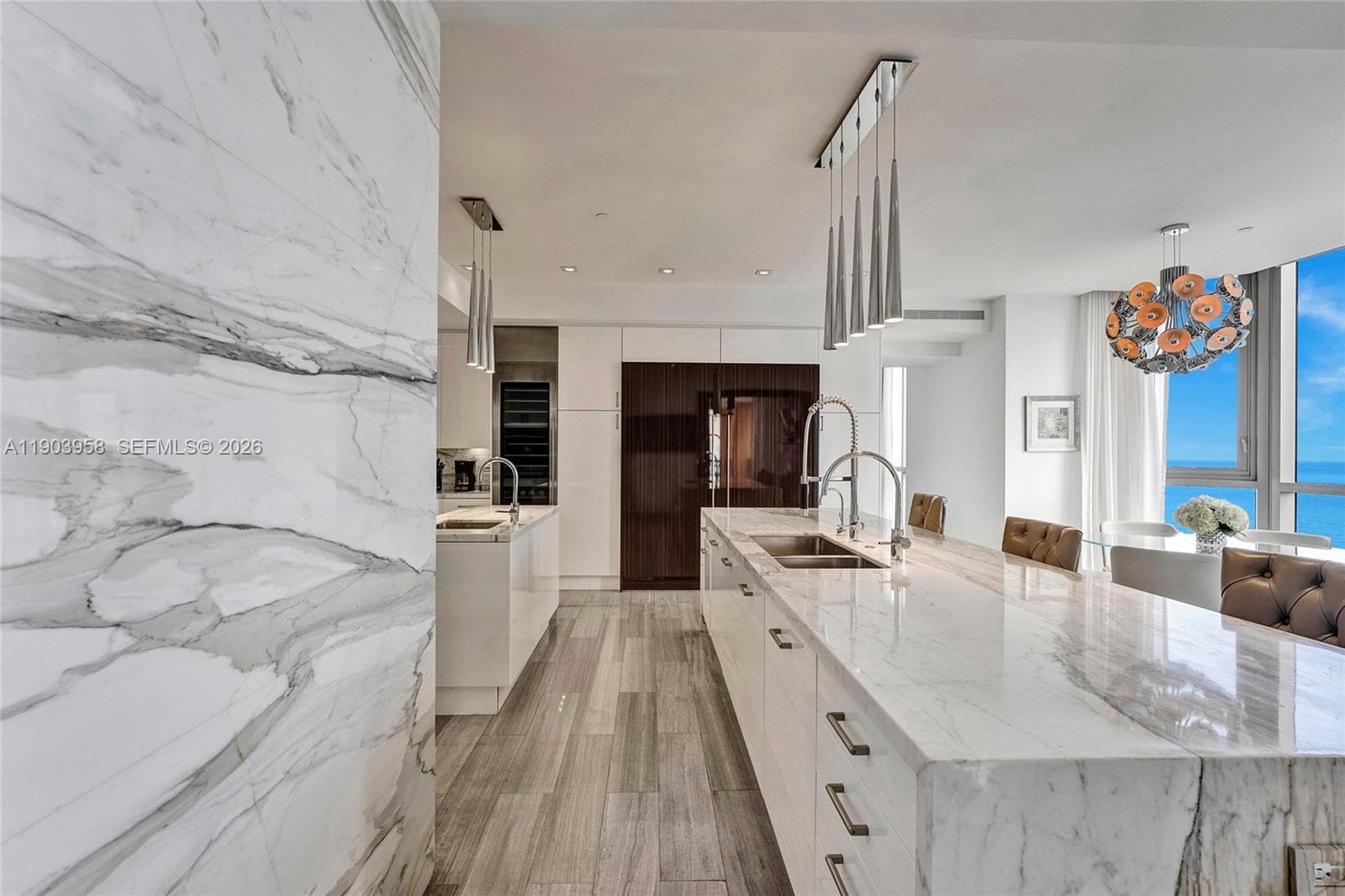 17749 Collins 1402 photo 25