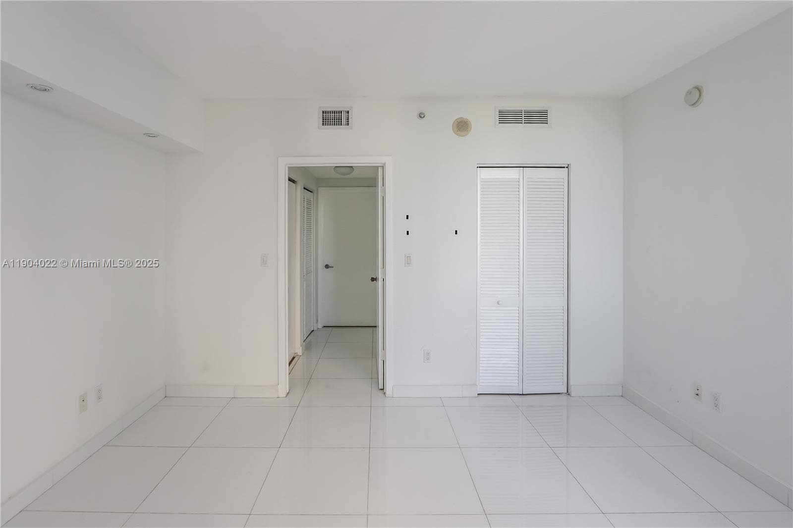325 S Biscayne Blvd 1722 photo 12