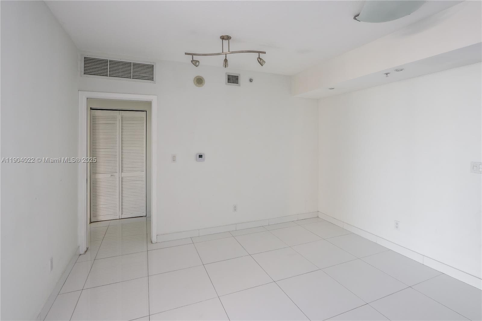 325 S Biscayne Blvd 1722 photo 15