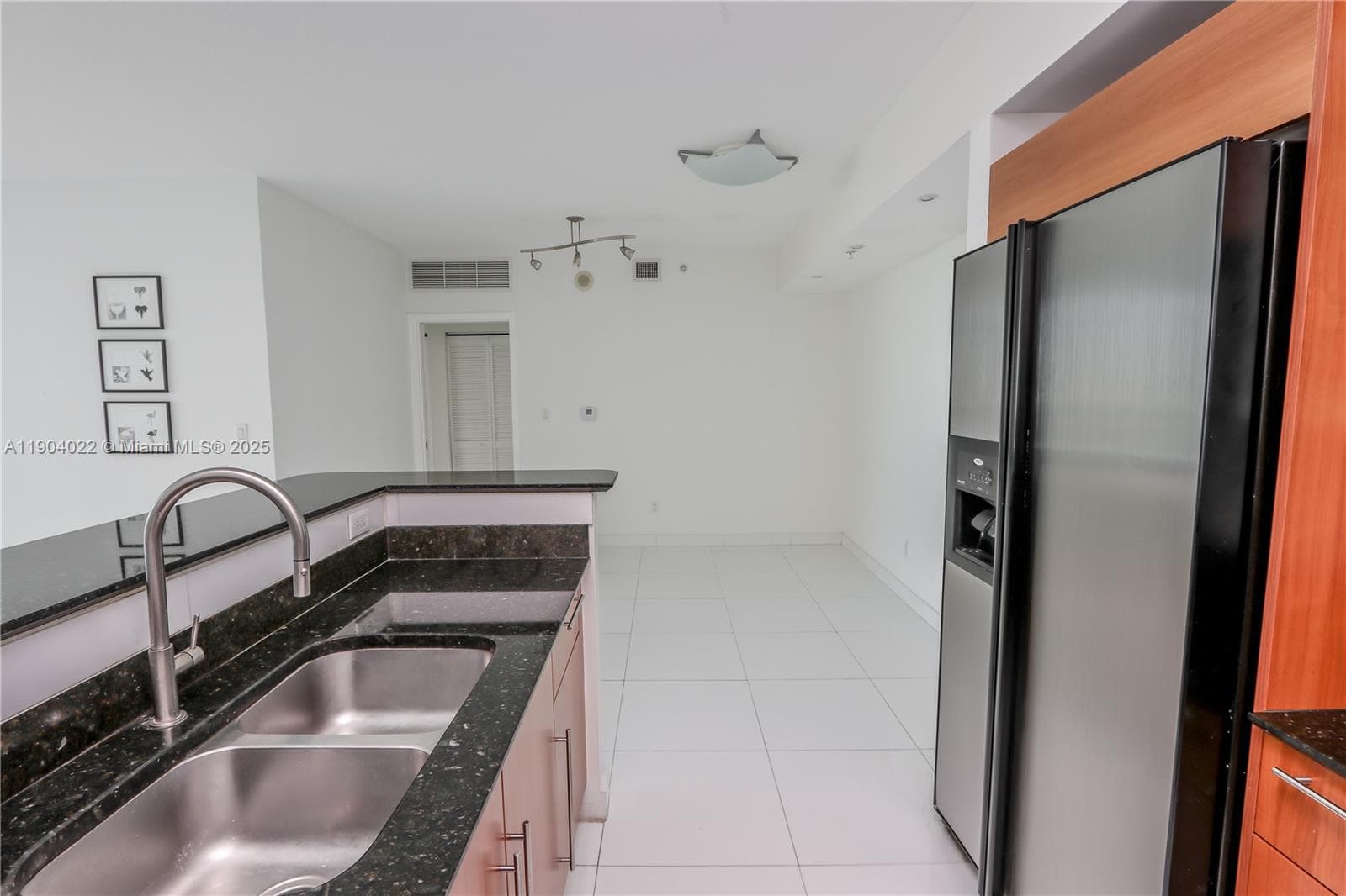 325 S Biscayne Blvd 1722 photo 19