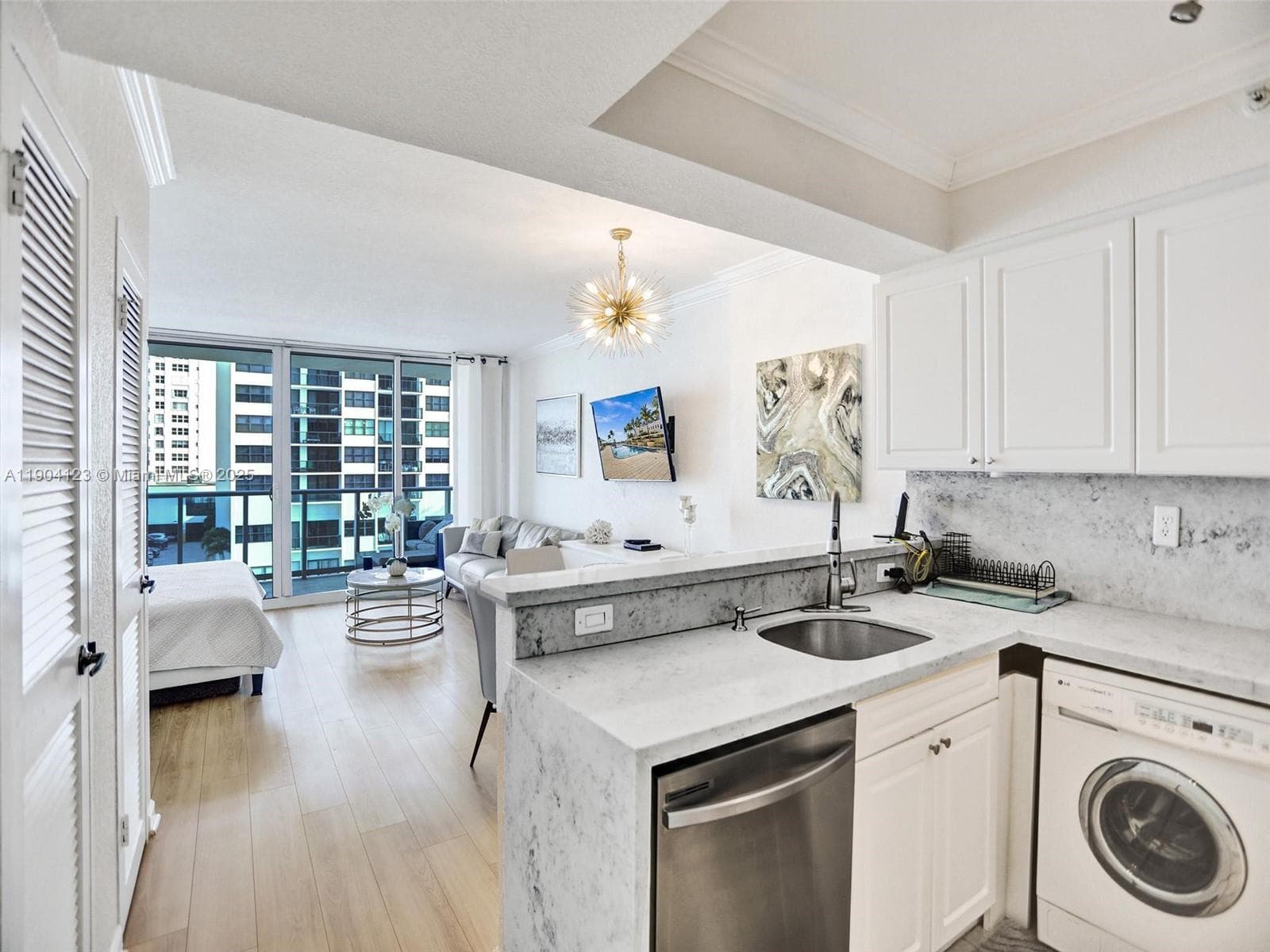 2501 S Ocean Dr 505 photo 2