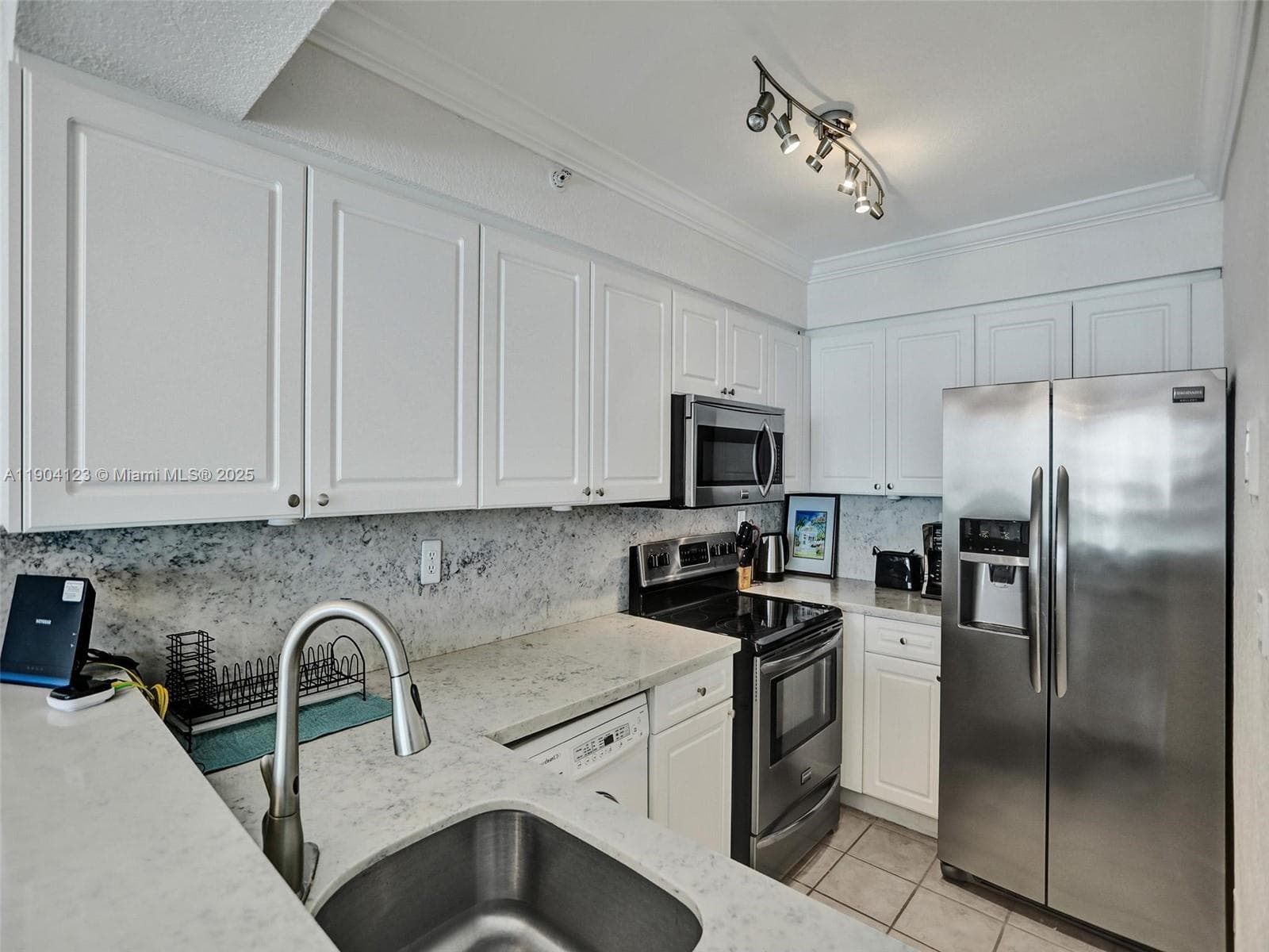 2501 S Ocean Dr 505 photo 10