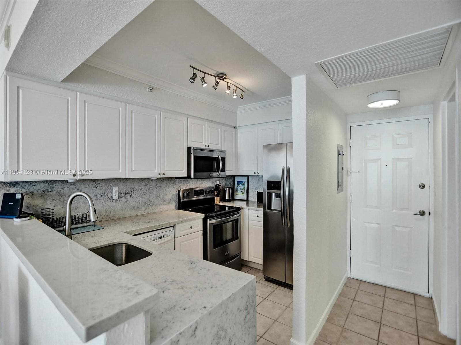 2501 S Ocean Dr 505 photo 11