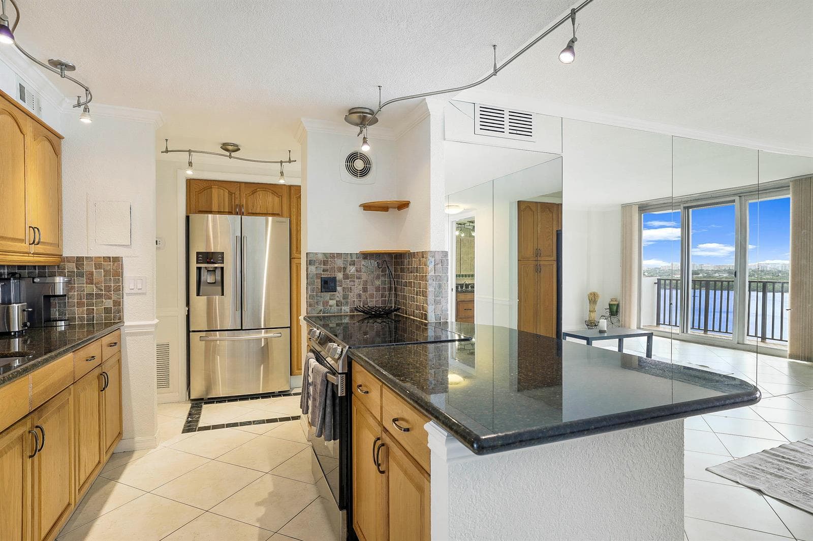 2121 N Ocean Boulevard 1105w photo 12