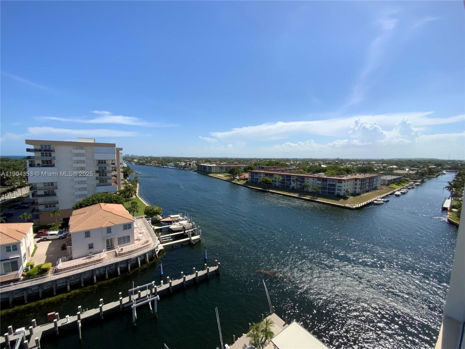 1160 Hillsboro Mile 901 photo 2