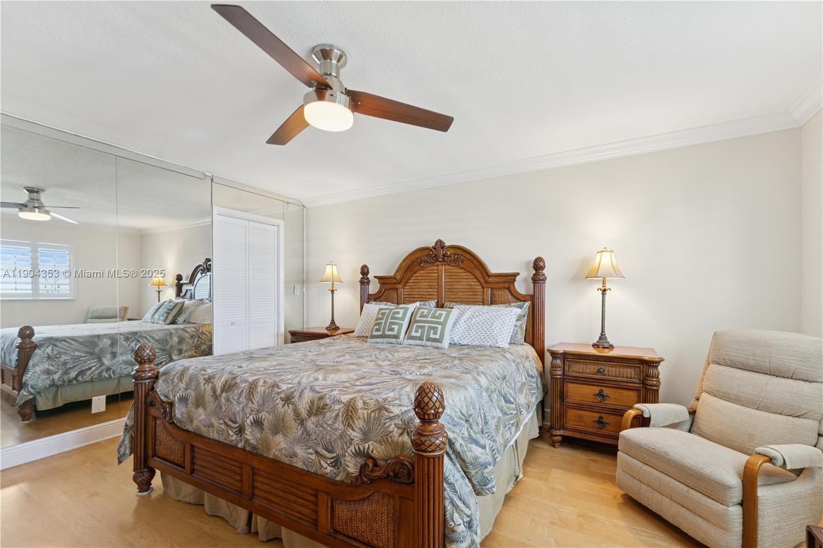 1160 Hillsboro Mile 901 photo 16