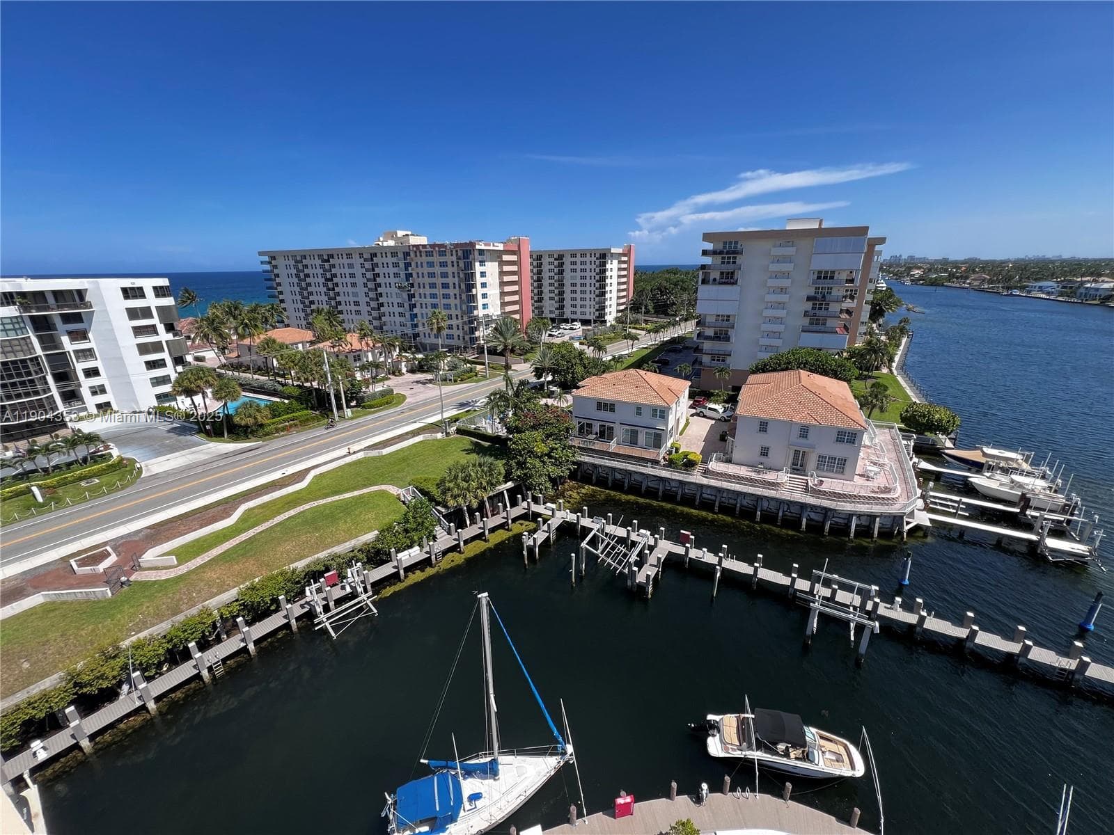 1160 Hillsboro Mile 901 photo 22