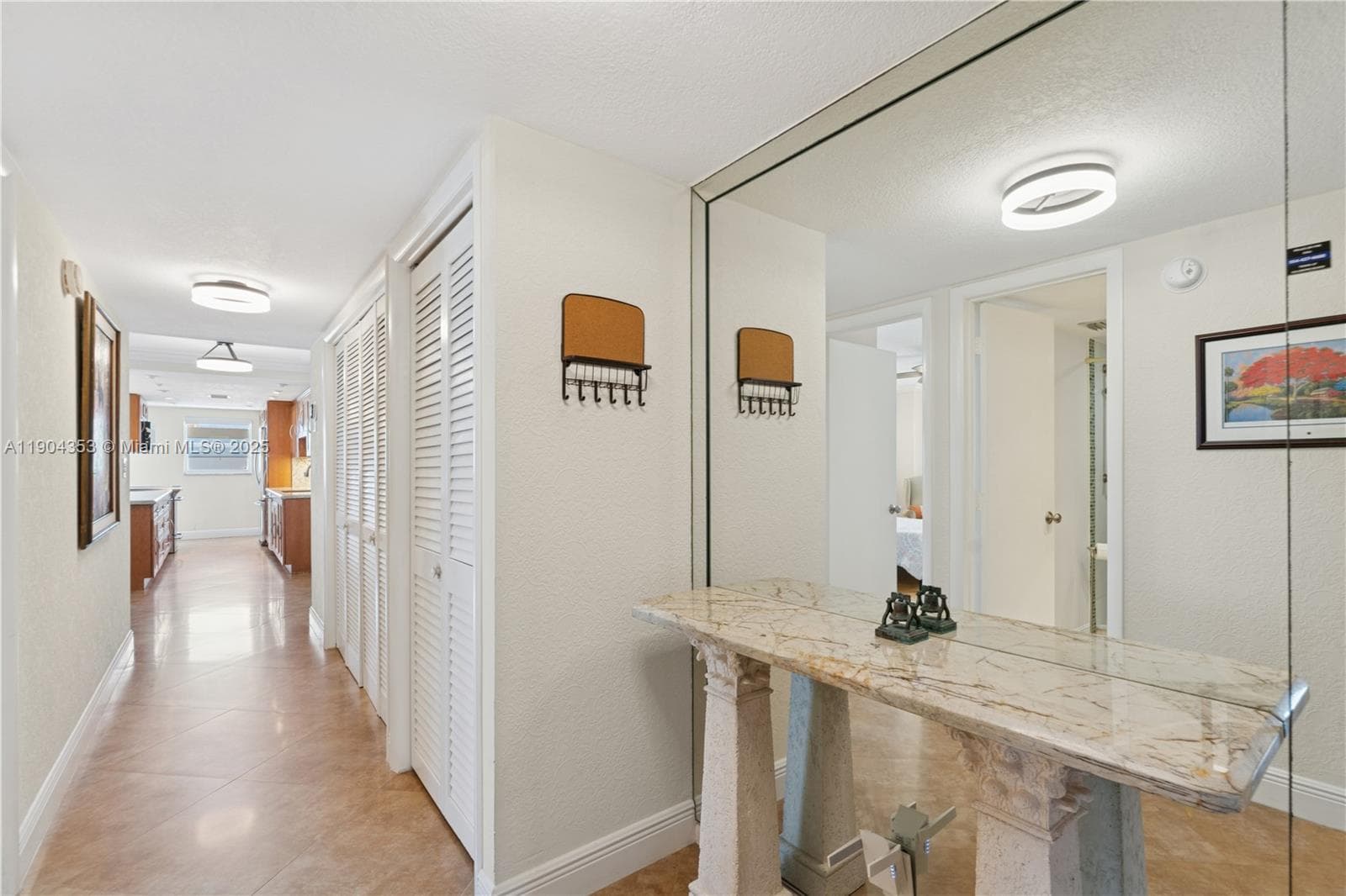 1160 Hillsboro Mile 901 photo 4