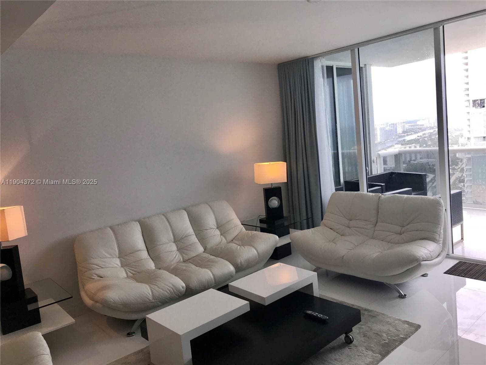 18201 Collins Ave 5104 photo 3