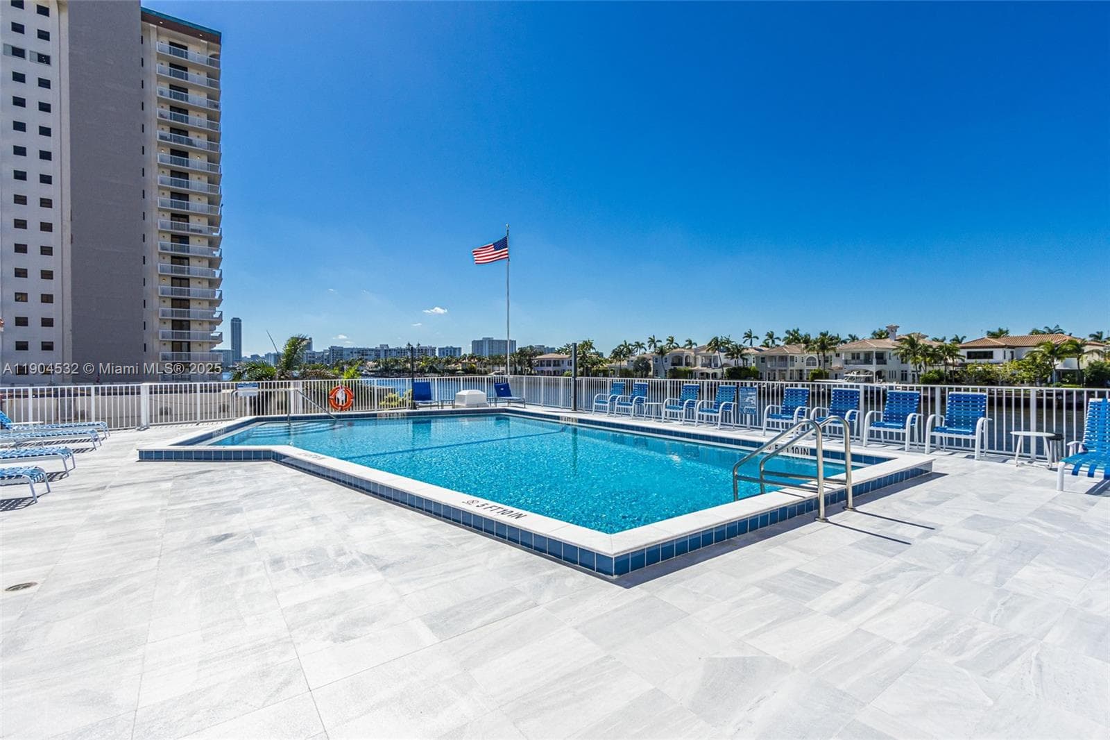 1410 S Ocean Dr 1702 photo 2