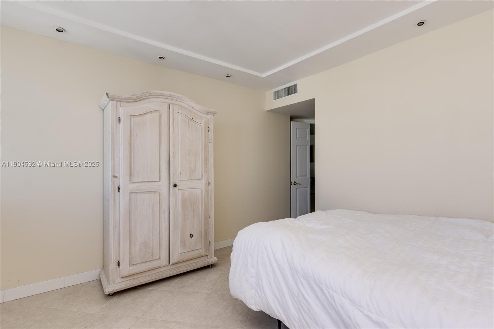 1410 S Ocean Dr 1702 photo 11
