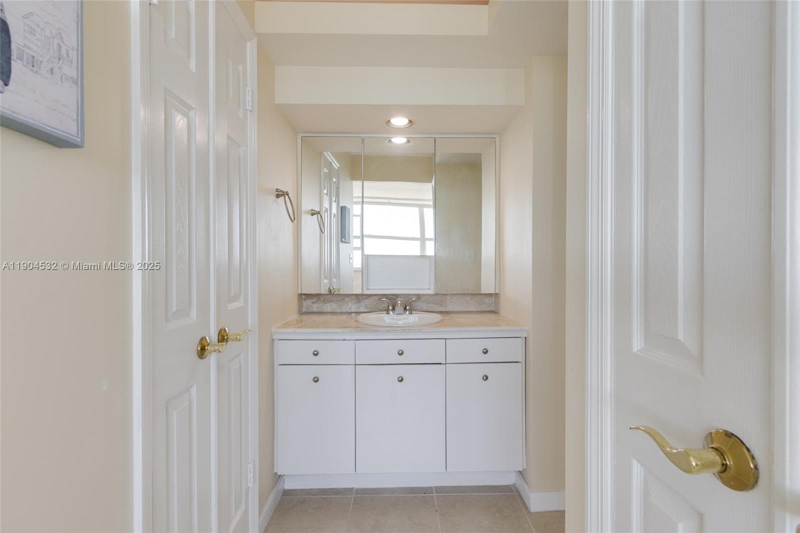 1410 S Ocean Dr 1702 photo 8