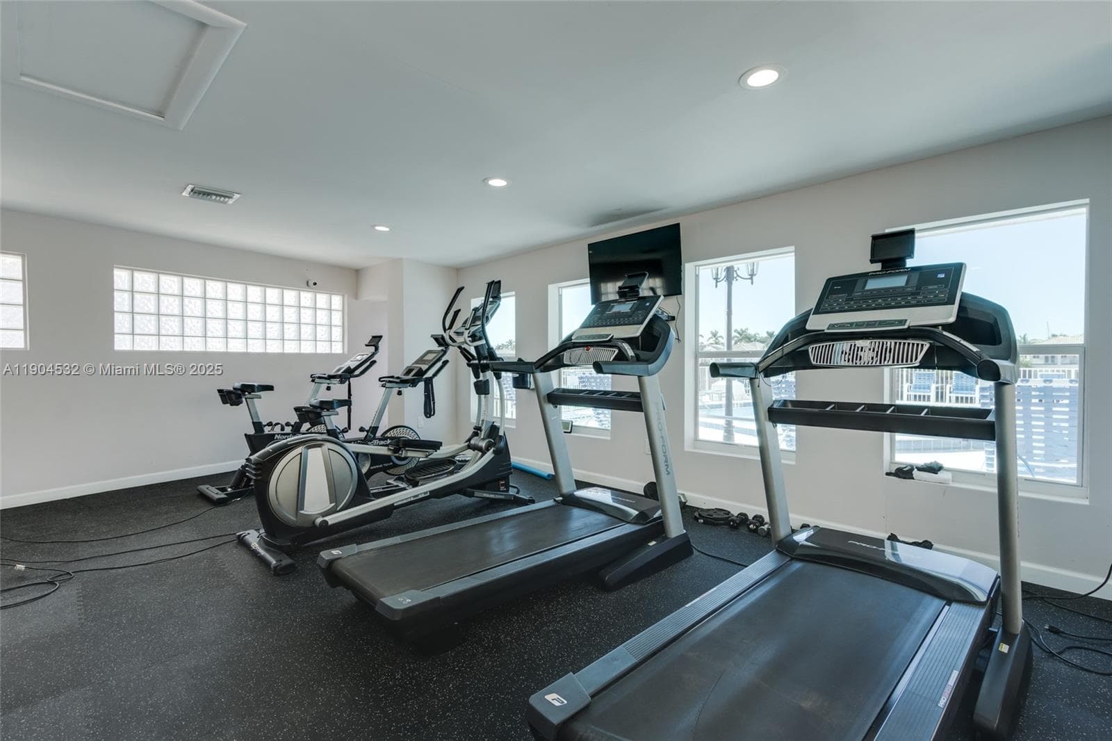 1410 S Ocean Dr 1702 photo 21