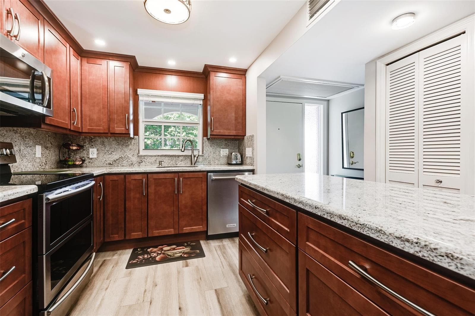 773 Jeffery Street 4-305 photo 6