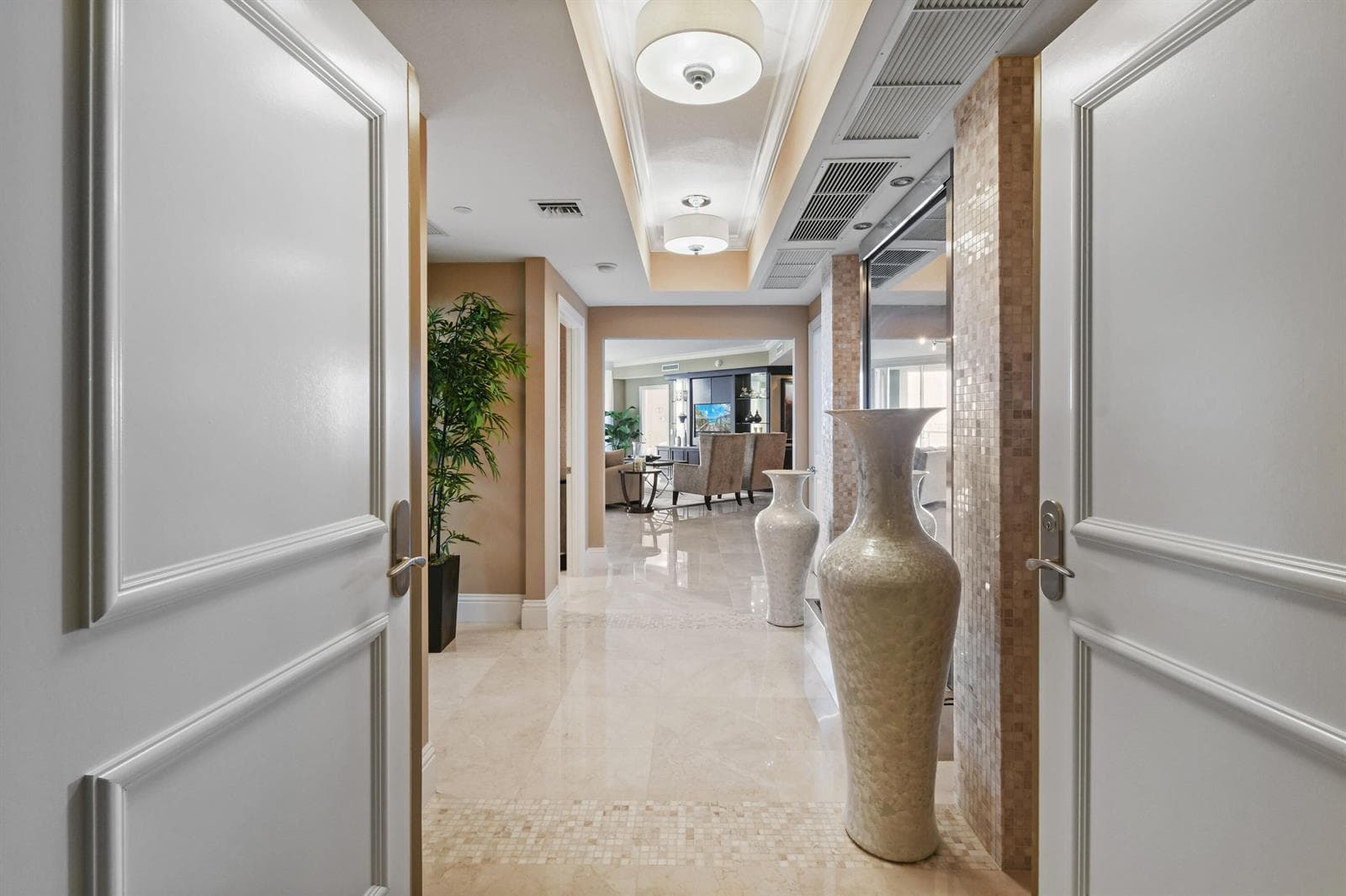 5050 N Ocean Drive 703 photo 1