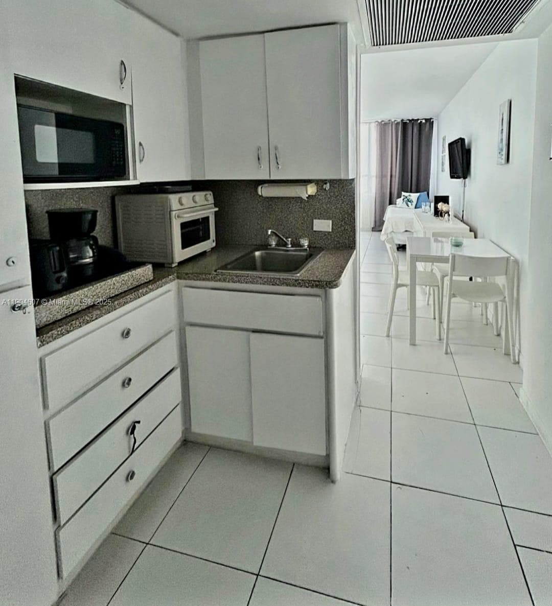 5445 Collins Ave 617 photo 5