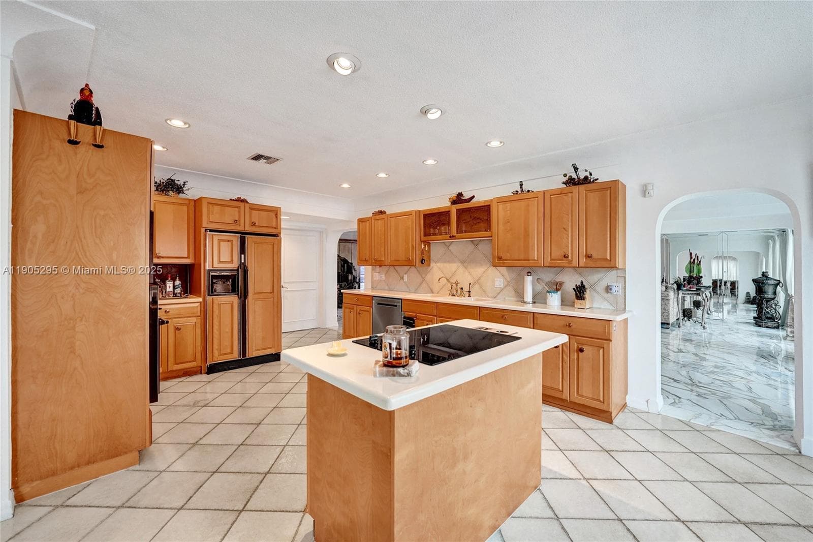2889 NE 35th St photo 22