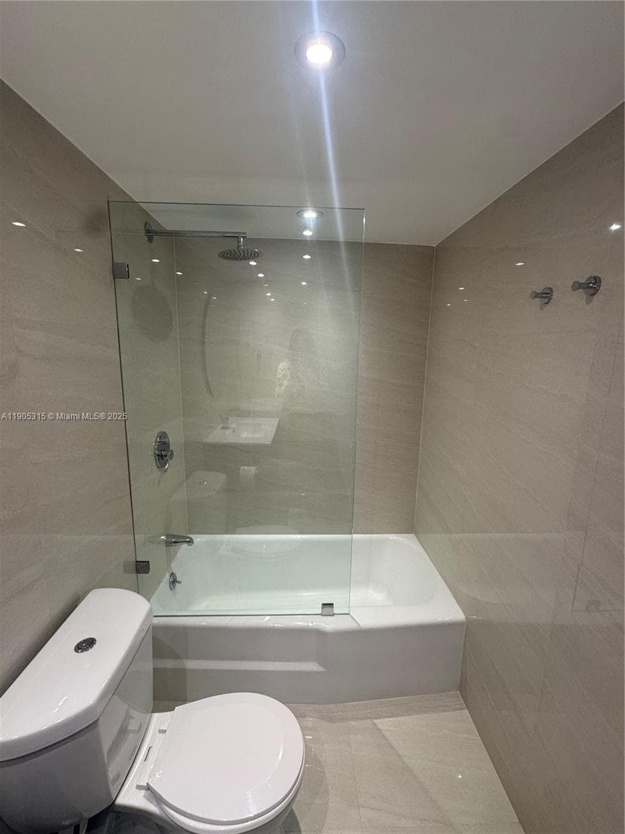 5161 Collins Ave 911 photo 13