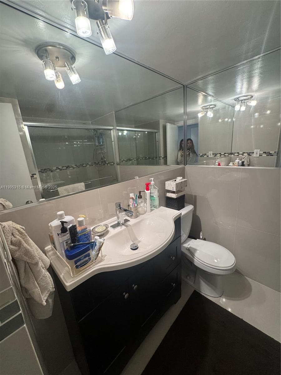 5161 Collins Ave 911 photo 17