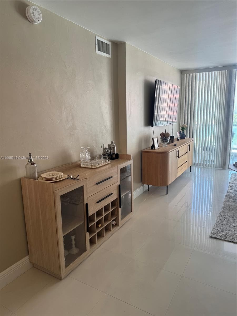 5161 Collins Ave 911 photo 7