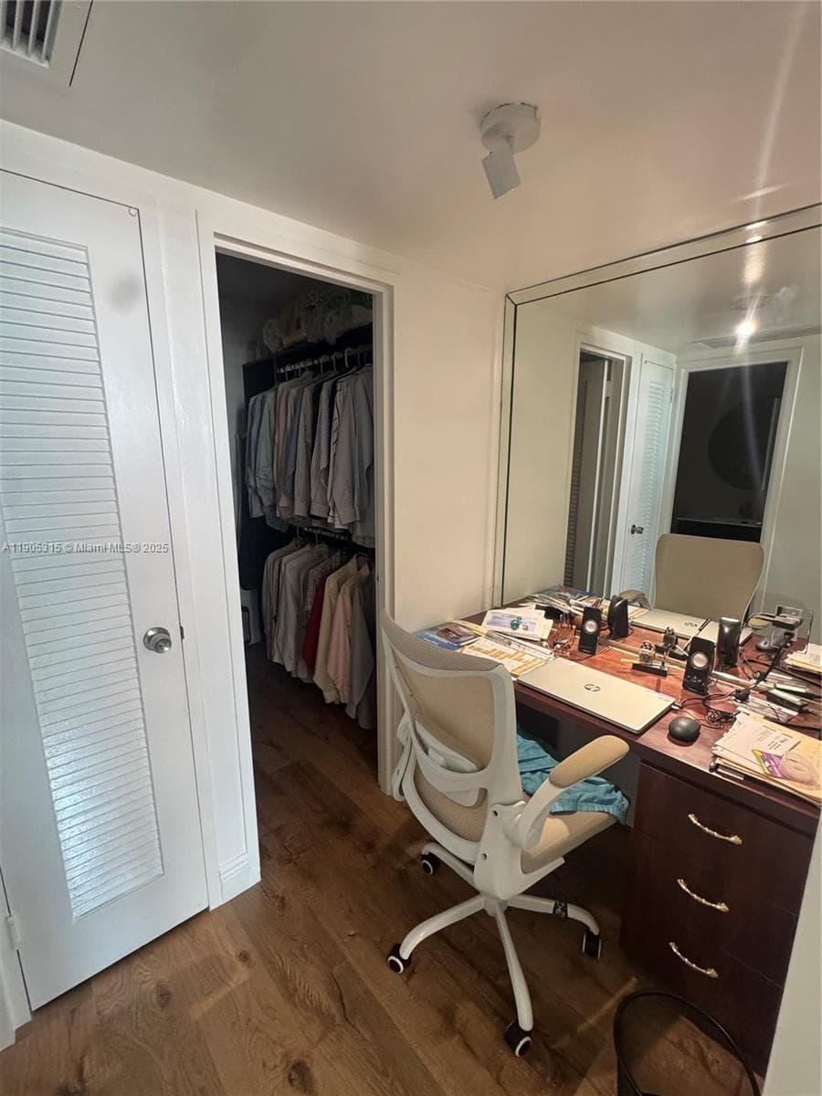 5161 Collins Ave 911 photo 14