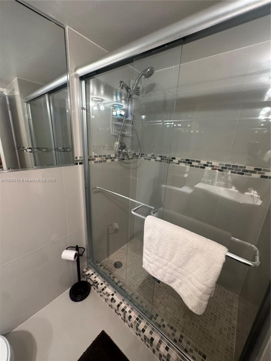 5161 Collins Ave 911 photo 18