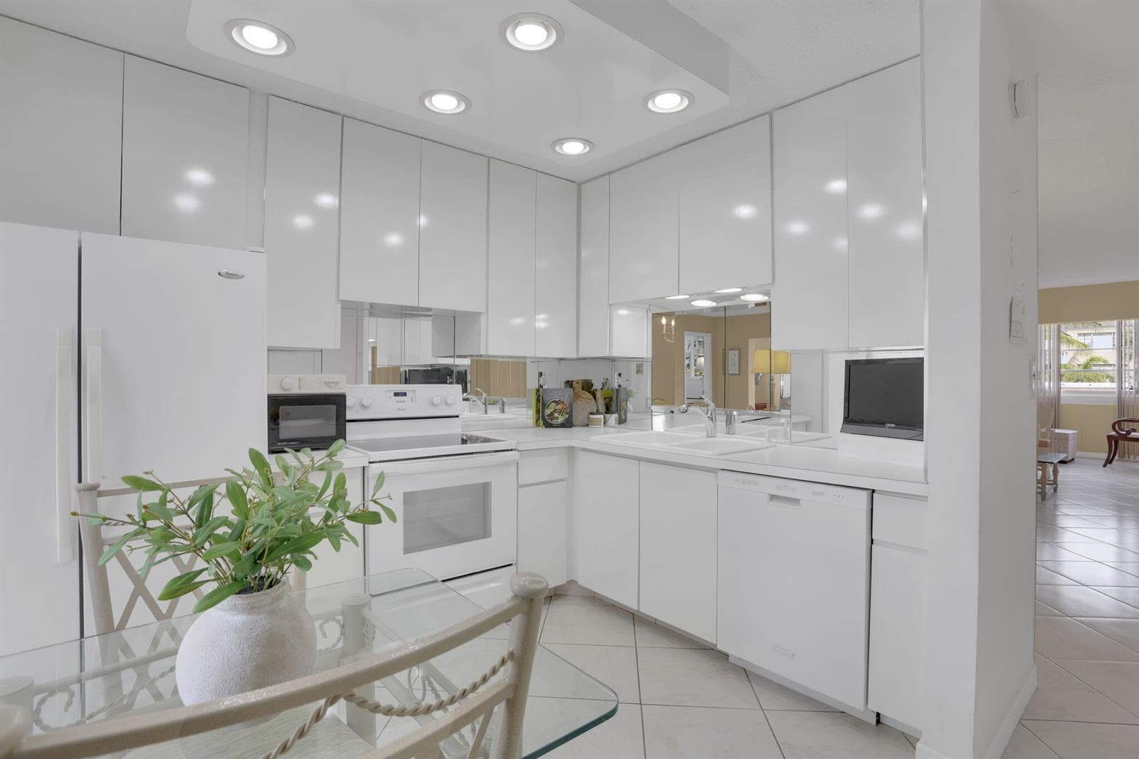 1891 S Ocean Drive 202 photo 2