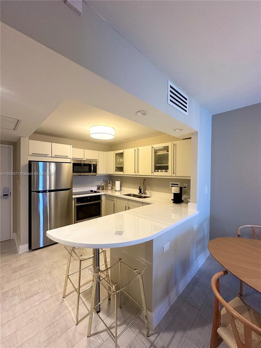 2301 Collins Ave 836 photo 6