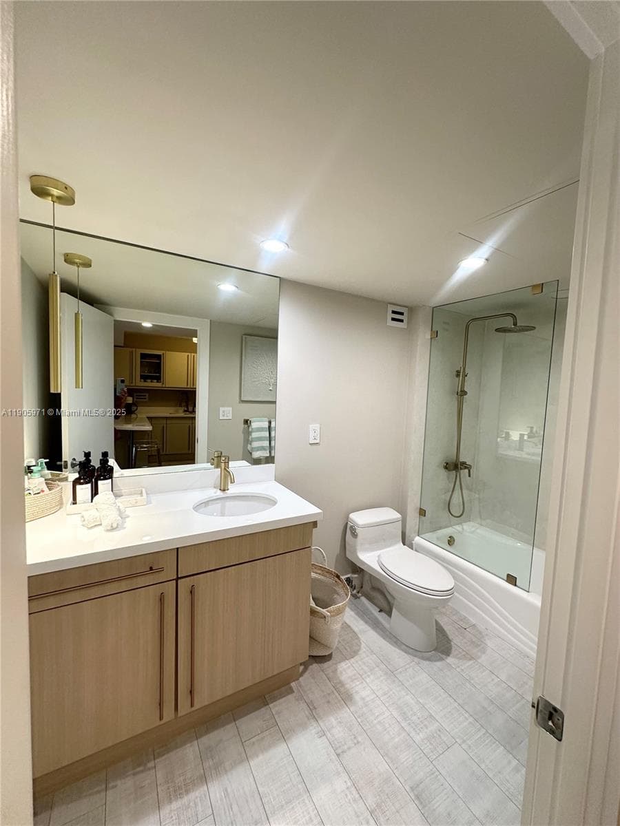 2301 Collins Ave 836 photo 13