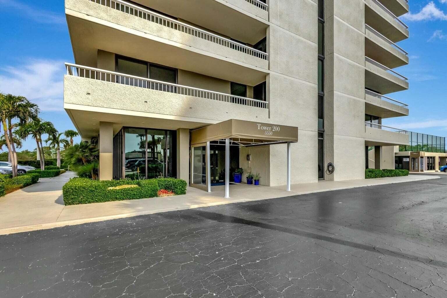 5550 N Ocean Drive 2b photo 1